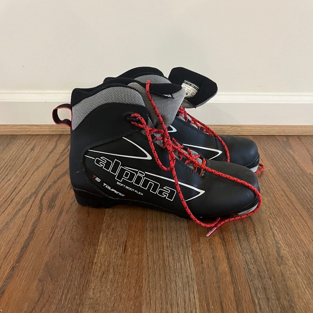 Alpina Cross Country Ski Boots Size 40/W8